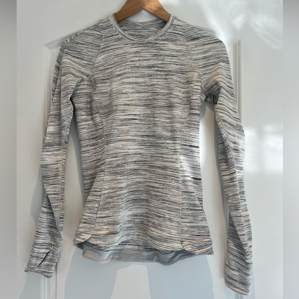 Lululemon women’s long sleeve top Sz 6.